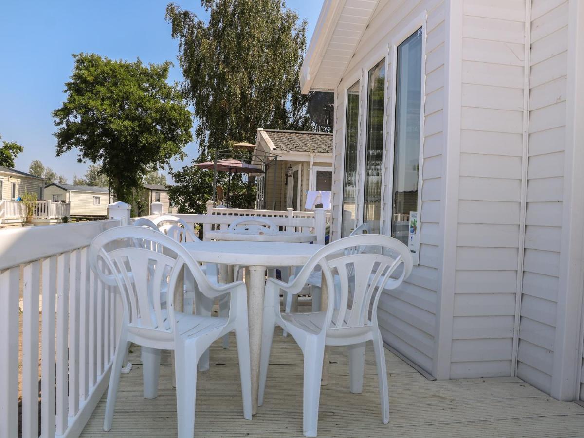 The Goodwood Lodge Чичестер Экстерьер фото